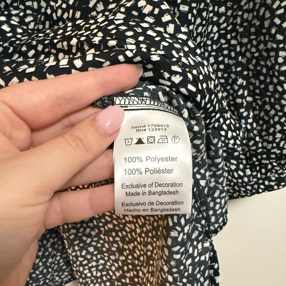 Chic Black and White Patterned‎ Blouse - Picture 6 of 7